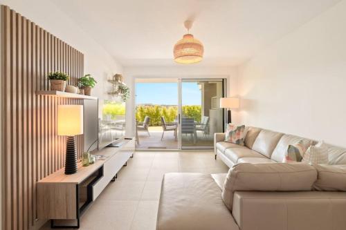Sunny Golf Apartment - Golf and Pool Views