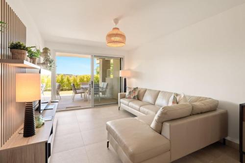 Sunny Golf Apartment - Golf and Pool Views