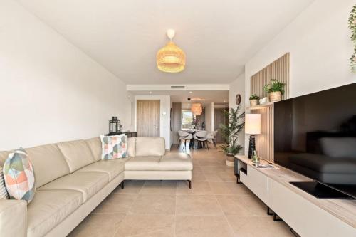 Sunny Golf Apartment - Golf and Pool Views