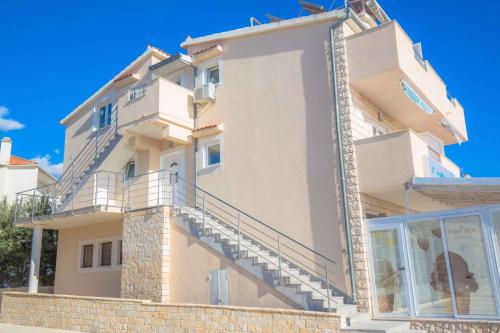 Apartments in Rogoznica 40364