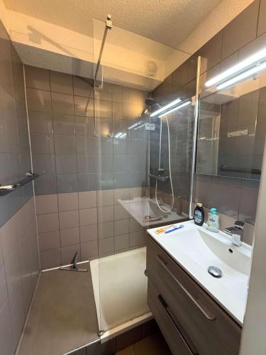 Residence Altineige, Ski In-Out with WiFi in Val Thorens, "V22" by Versant Collection