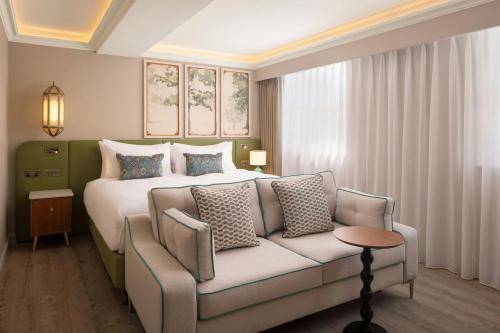 Family Hydeaway Room with Two King Beds and City View