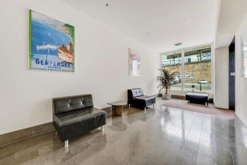 Spacious 3BR Lakeview Apartment with Terrace by GuestLee