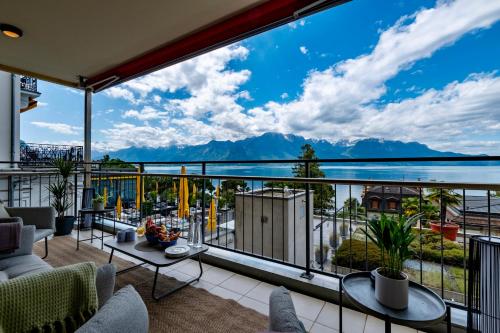 Spacious 3BR Lakeview Apartment with Terrace by GuestLee