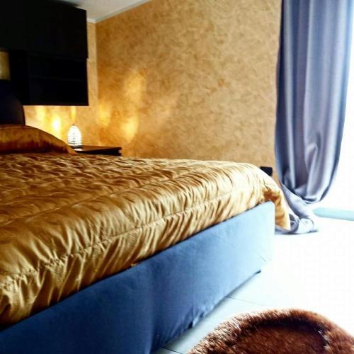 a bedroom with a bed with a blue foot board at La Casa di Ninna Affittacamere in Ariano Irpino