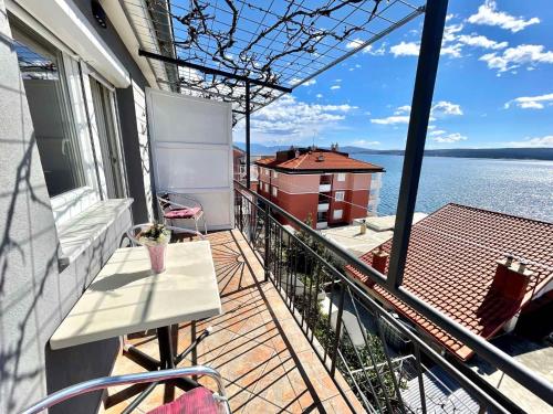 Apartments in Crikvenica 44015