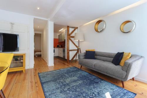 Charming and Stylish Downtown Apt in XIX century building