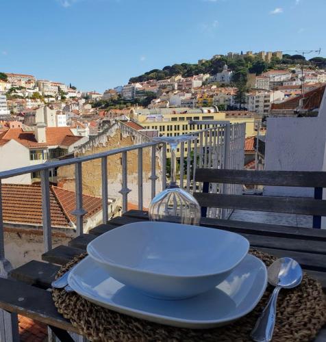 Amazing Downtown Apt with small balcony with view over the castle