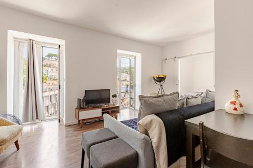 Amazing Downtown Apt with small balcony with view over the castle