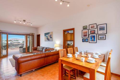 Villa Casa Maderita by Villa Plus