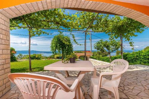 Apartments in Crikvenica 43070