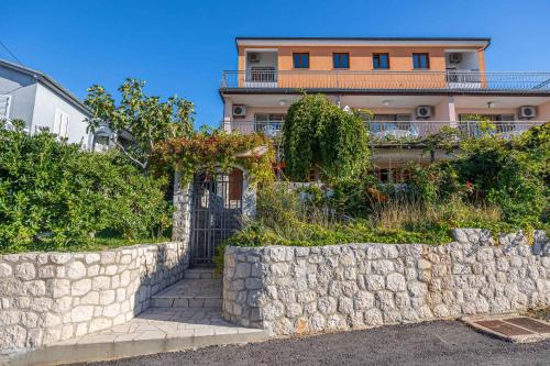 Apartments in Crikvenica 43070