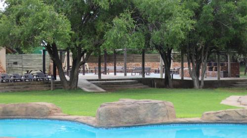 La alberca dentro o cerca de Thabaledi Game Lodge