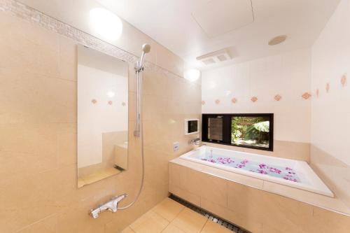 Kylpyhuone majoituspaikassa Hotel Lotus Nara (Adult Only)