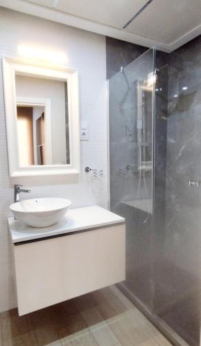 PICASSO - Quiet Renovated Apartment with Oven and Dishwasher and Lift - Steps from Calle San Miguel