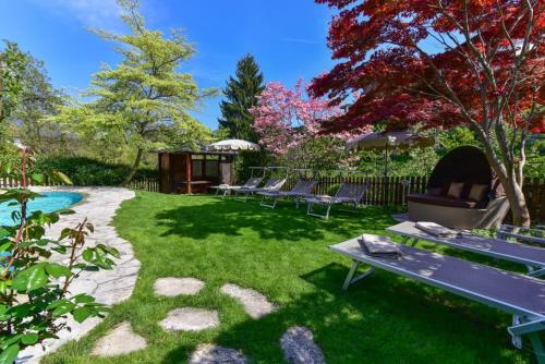 Ein Garten an der Unterkunft Hotel Zum Mohren