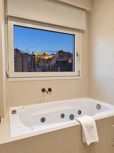 Romantic Rooftop with Acropolis View & Whirlpool!