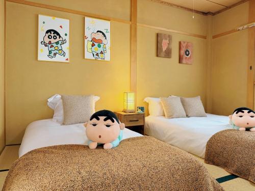 Wakyo Amaka one unit building Accommodates 11 people 2 bathrooms and 2 toilets 4minute walk to the subway station with direct access to Namba Nippombashi