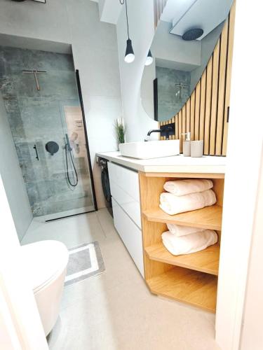 Home Lux Azura Seaside Apartment in the Heart of Loutraki