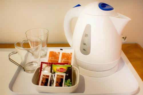  Hotel Kandahar -  Room  picture :   Bath    Safety deposit box    Telephone                           