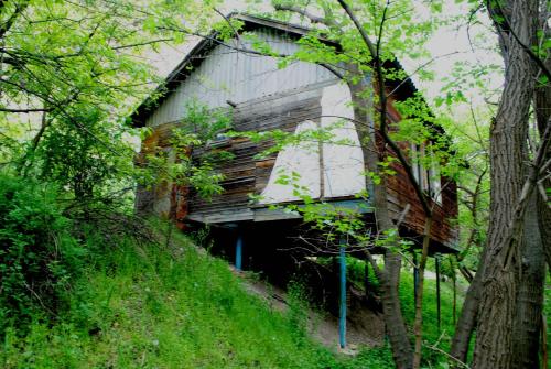 a building that is sitting on top of a hill at Park-Hotel Khoren's Lake in Areni