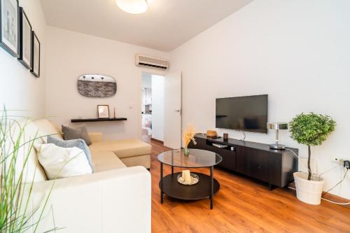 Cubo's Montaño Malaga Apartment
