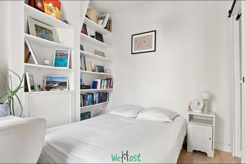 Parisian Charm at the Foot of Sacré-Cœur