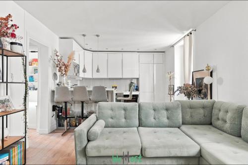 Parisian Charm at the Foot of Sacré-Cœur