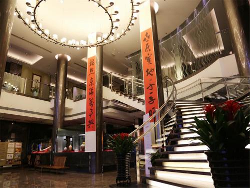 Лобі або стійка реєстрації в Jinglun Hotel Beijing