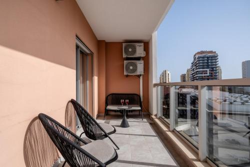 Rocha Bay Apartment w Terrace and Pool in Portimão