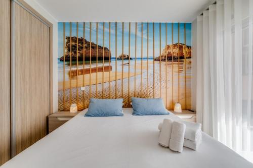 Rocha Bay Apartment w Terrace and Pool in Portimão