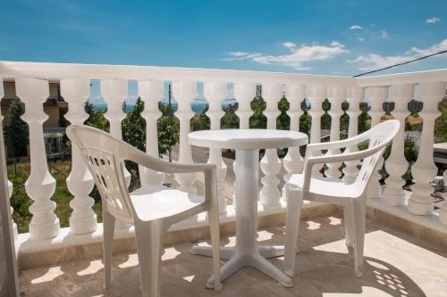 Galeriebild der Unterkunft семеен хотел Прованс Ахелой in Aheloy