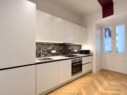 Stylish Apt for 4 near MuseumsQuartier Metro U2 & U3