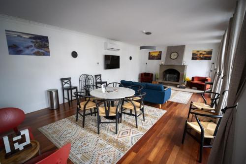 Aurora Hostel, Suítes, Quartos e Dormitórios no Coração de Angra do Heroísmo
