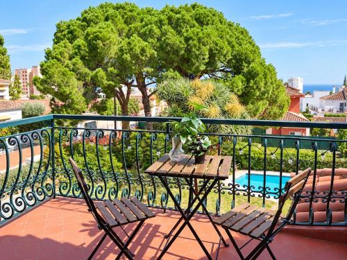 Villa Arroyo - Renovated Apartment for 5 with Sea Views and Two Terraces