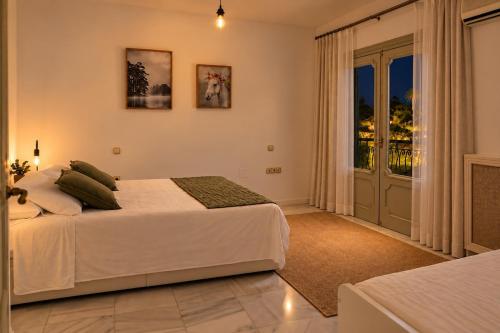 Villa Arroyo - Renovated Apartment for 5 with Sea Views and Two Terraces