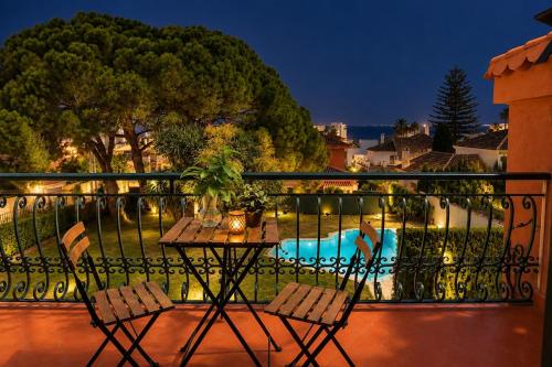 Villa Arroyo - Renovated Apartment for 5 with Sea Views and Two Terraces