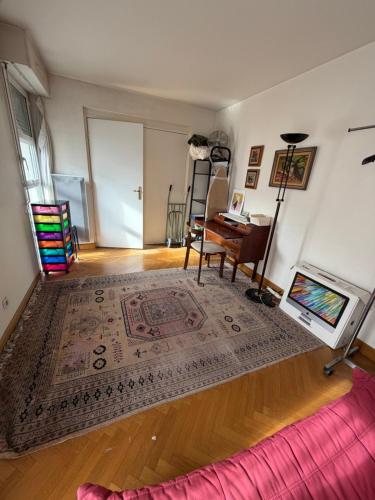 13 m2 bedroom in a fully equipped 126 m2 apartment