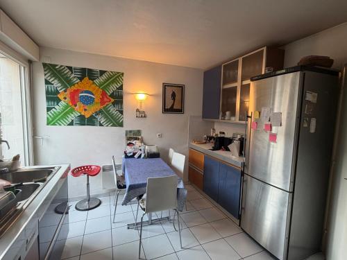 13 m2 bedroom in a fully equipped 126 m2 apartment