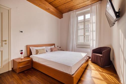 The Charm of Old Milan - Historic Palazzo with Duomo View