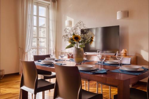 The Charm of Old Milan - Historic Palazzo with Duomo View