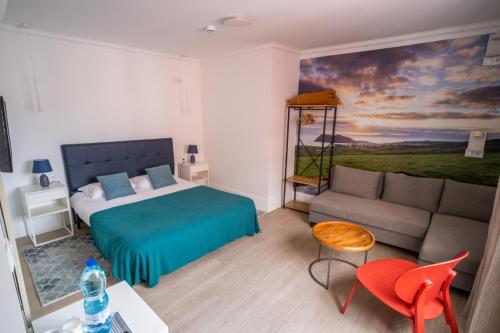 Aurora Hostel, Suítes, Quartos e Dormitórios no Coração de Angra do Heroísmo