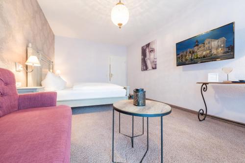 a living room with a couch and a table at Hotel Villa Waldfrieden in Ostseebad Sellin