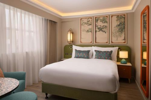 Deluxe King Room with City View