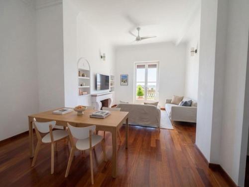 Postiguet Beach, sea views, and Santa Bárbara Castle
