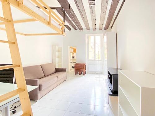 Cosy studio close to the Louvre