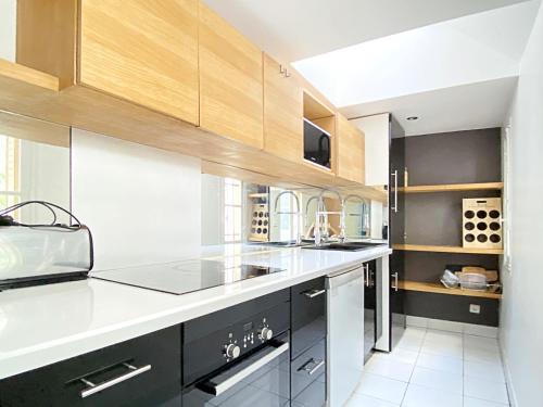 Cosy studio close to the Louvre