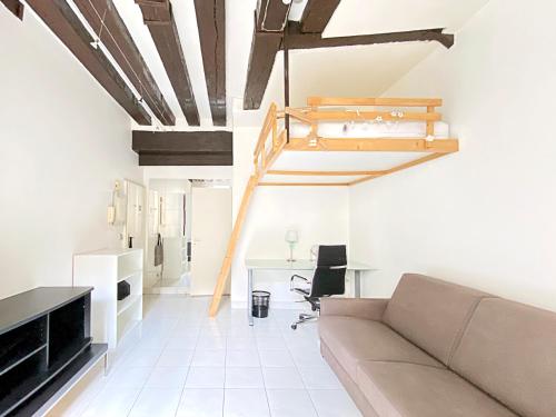 Cosy studio close to the Louvre