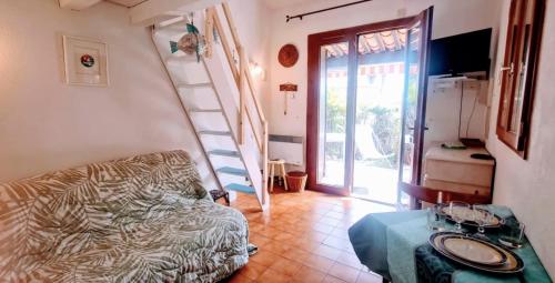 Bright studio just a stone's throw from the sea
