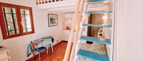 Bright studio just a stone's throw from the sea